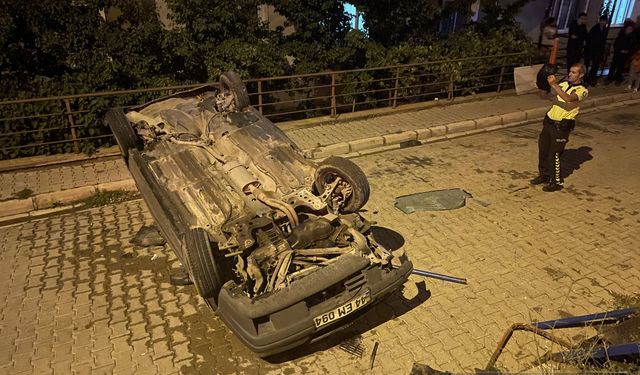 Kayseri'de otomobilin devrilmesi sonucu yaralanan 3 kişi hastaneye kaldırıldı.