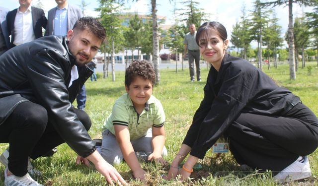 Depremde hayatını kaybeden öğrenciler unutulmadı, fidanlara isimleri verildi