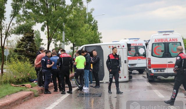 Afyonkarahisar jandarmayı taşıyan araç devrildi