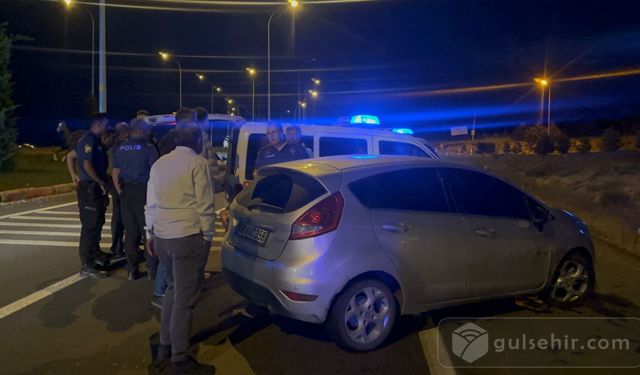 Aksaray’da polisin "dur" ihtarına uymayan araç sürücüsü ve polis arasında kovalamaca yaşandı.