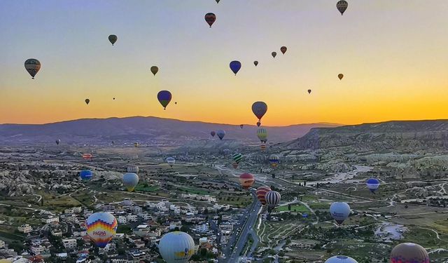 Kapadokya bayramda turist ağırlamaya devam ediyor