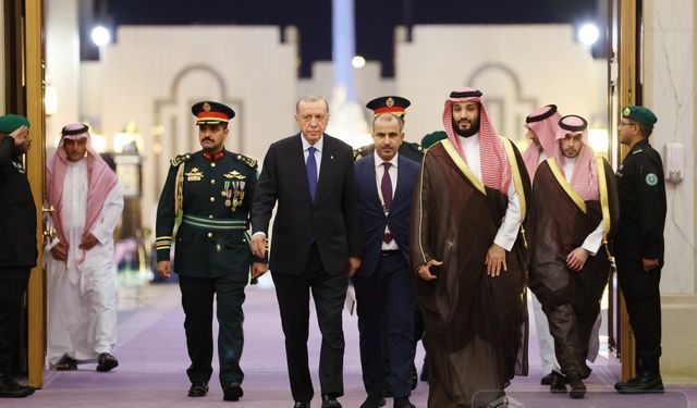 Recep Tayyip Erdoğan, Suudi Arabistan'da resmi törenle karşılandı