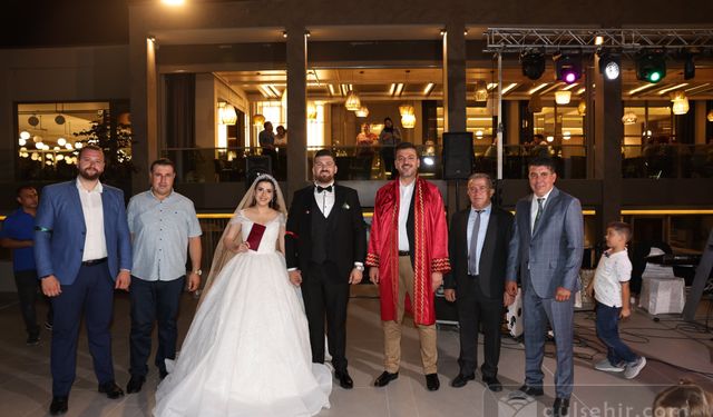 Mehmet Aktürk genç çiftlerin nikahlarını kıydı