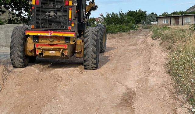 Çat Kasabası'nda yol açma çalışmaları devam ediyor