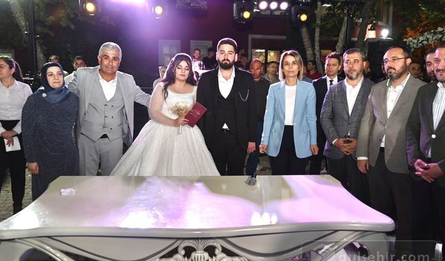 İnci Sezer Becel, Avanos'ta bir düğünde nikah şahidi oldu