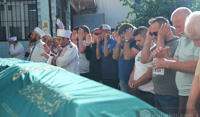Kanlı kaza: İzmir'de yaşanan kazada hayatını kaybedenler defnedildi
