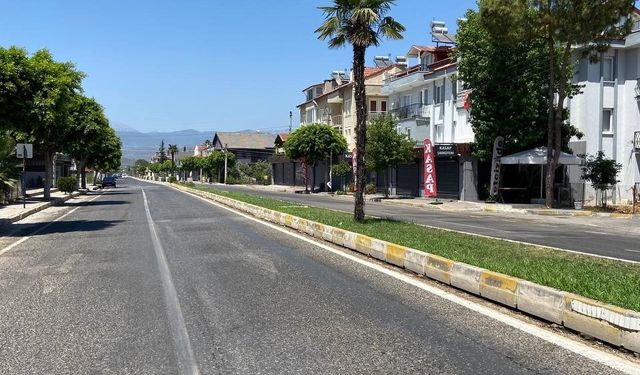 Sıcaklarda dışarı çıkan yok: Yollar boş kaldı