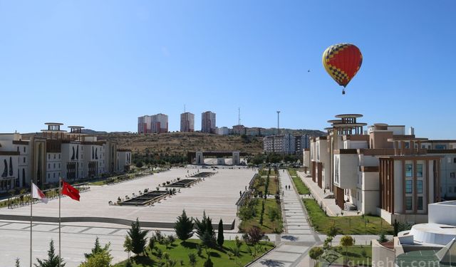 NEVÜ, YKS adaylarına rehberlik hizmeti veriyor