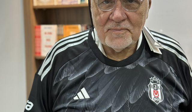 İlber Ortaylı, Beşiktaş formasıyla poz verdi