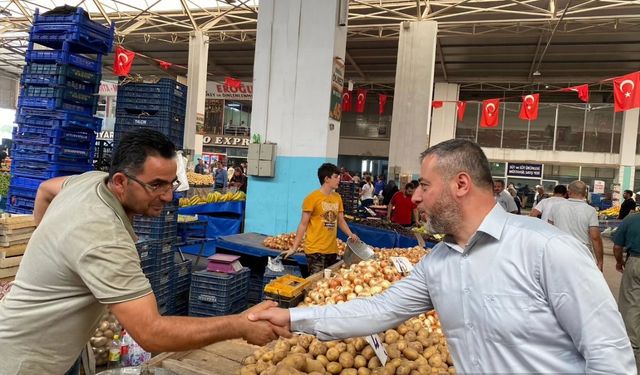 Süleyman Özgün Pazar yerini ziyaret etti