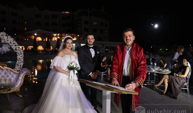 Mehmet Aktürk 2 çiftin nikahını kıydı