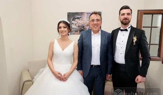 Mehmet Savran genç çiftlerin nikahını kıydı