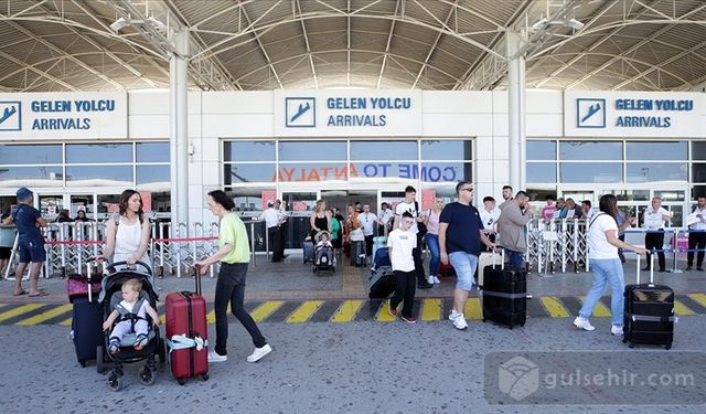 Antalya Havalimanı'nda çifte rekor: Hem yolcu hem uçuş rekoru kırıldı