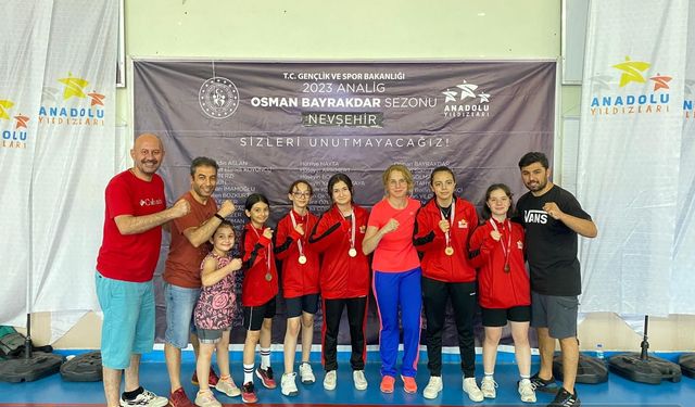 Badminton Yarı Final Müsabakaları büyük çekişmeye sahne oldu.