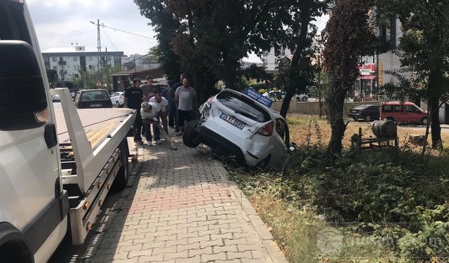 Park Halindeki Sürücü Adayı Aracına Çarptı