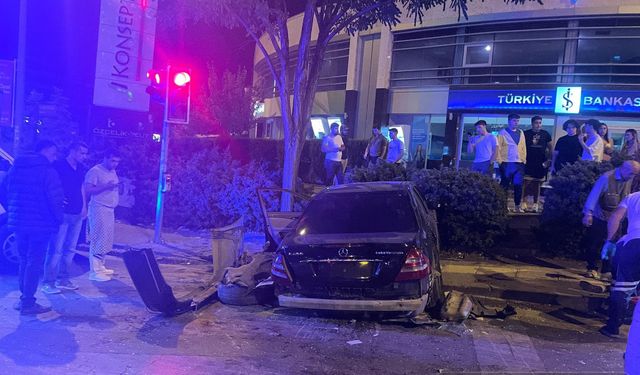 Çankaya'da Korkutan Kaza: 5 Yaralı!
