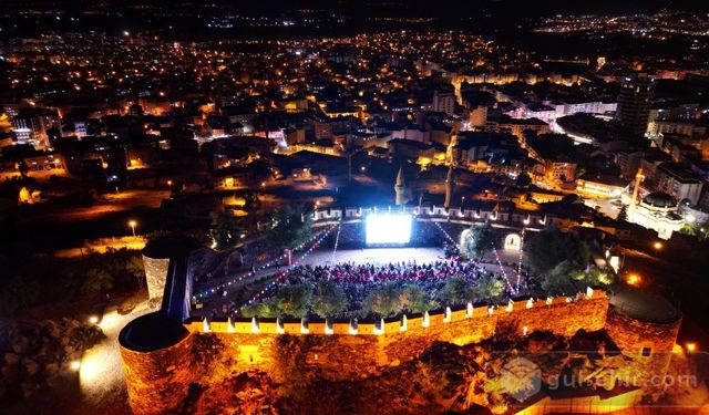 Nevşehir Kalesi’nde Süt Kardeşler ile güzel bir akşam yaşandı