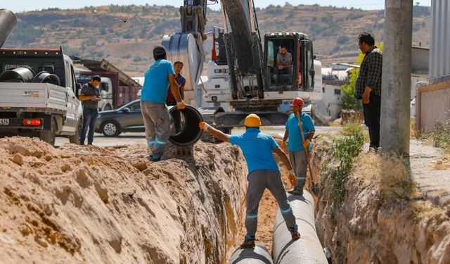 Sanayi bölgesinde sıcak asfalt serim çalışmaları devam ediyor