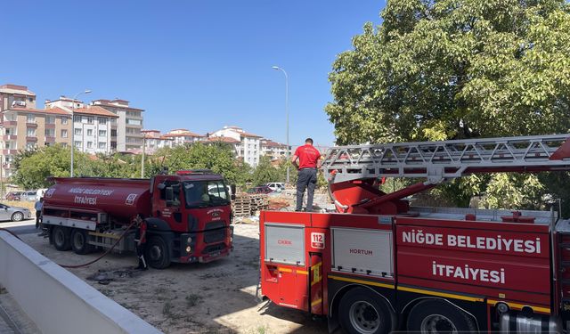 "Niğde'de Ev Yangınında Dumandan Etkilenen Kişi Hastaneye Kaldırıldı"