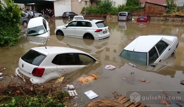 Yağış Dolu Fırtına Felaketi Bu Kez Uşak İlini Vurdu