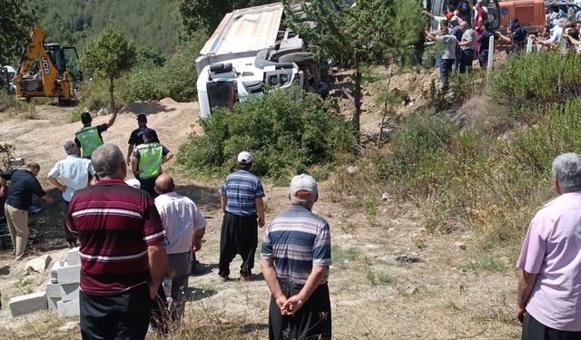 Freni Patlayan Kamyon Mezarlığa girdi: ''Ölü ve yaralılar var''