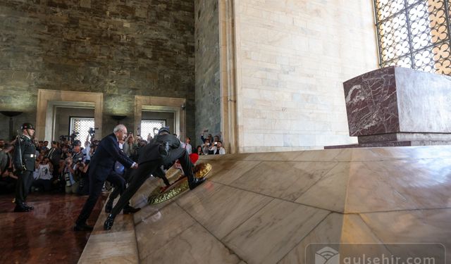 Kemal Kılıçdaroğlu,Partisinin 100’üncü Yıl Etkinlikleri Çerçevesinde Anıtkabir’i Ziyaret Etti.