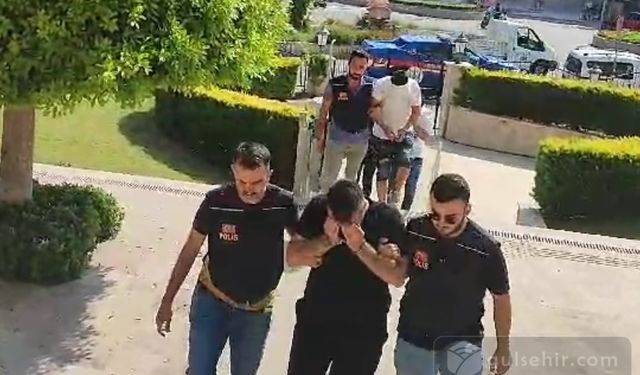 Marmaris'de Lüks Araçta Göçmen Kaçakçılığı:''3 Tutuklama''