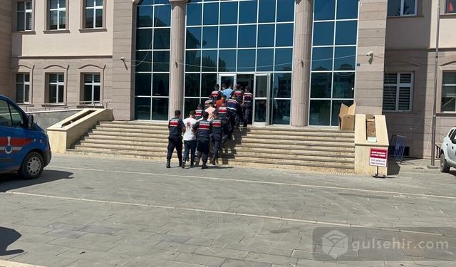 Kahramanmaraş İl Jandarma Komutanlığı:''Hırsızları TCDD den Kablo Çalarken Suçüstü Yakaladı''