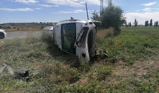 Ortalık yangın yeri! Araç bir anda taklalar attı