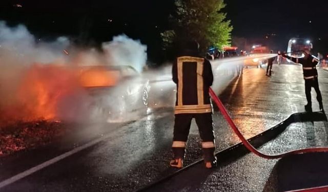 Kastamonu'da Seyir Halindeki Otomobil:'' Alev Topuna Döndü''