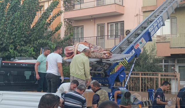 Manisa'da Evinde Ölü Bulundu: ''Cansız Bedeni Yük Asansörüyle Taşındı''