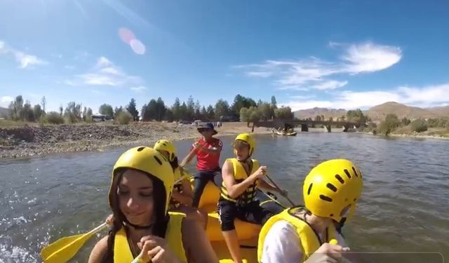 ''Yabancı Uyruklu Öğrenciler Çoruh'ta Rafting Yaptı''