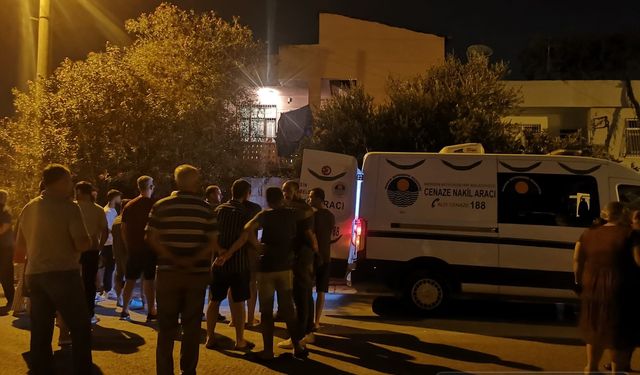 Mersin’de:'' Bir Kadın Yatak Odasında Boğazından Bıçaklanarak Öldürülmüş Halde Bulundu''