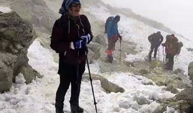 ''Dondurucu Soğuklarda Ağrı Dağı Zirvesine Tırmanış''