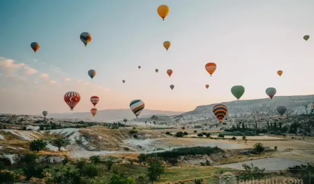 "Kapadokya: Doğanın Sıradışı Uyumu"