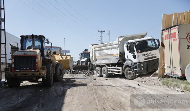 Sanayi Bölgesinde Sıcak Asfalt Çalışmaları Sürüyor