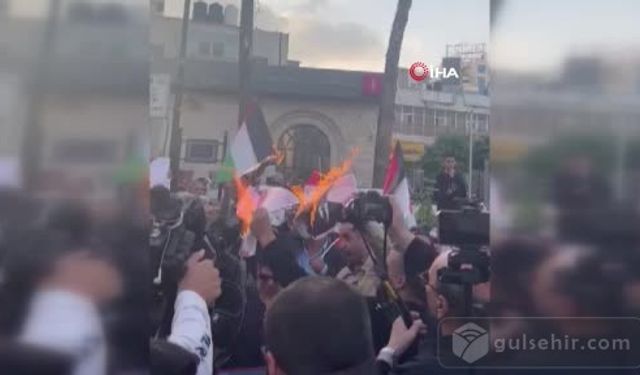 ''Filistin’in Başkenti Ramallah’ta  Macron’u Protesto Ettiler''