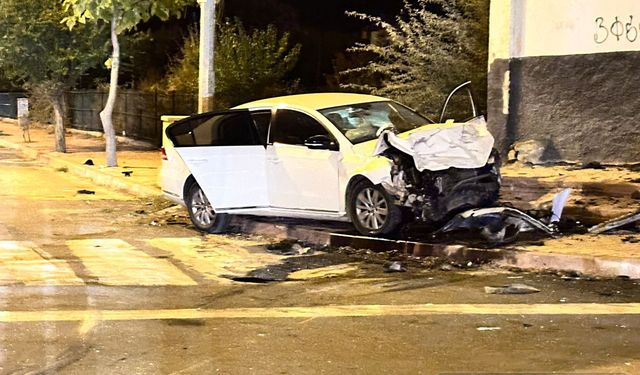 Korkunç Kaza: Aksaray'da Otomobil ile Hafif Ticari Araç Çarpıştı