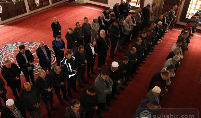 "İç Anadolu'da Camilerde Filistin'deki Şehitler İçin Cenaze Namazı Kılındı"