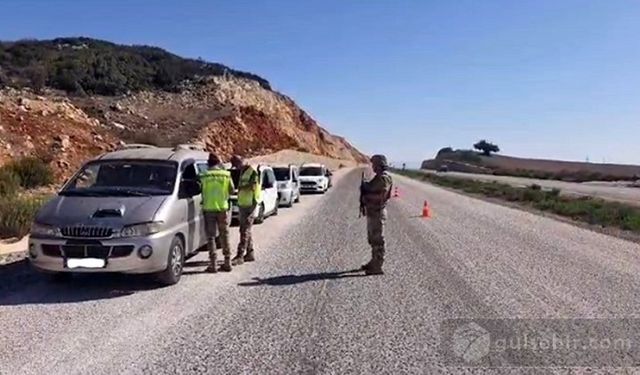 ''Hatay’da 75 Düzensiz Göçmen, 110 Aranan Şahıs Yakalandı''