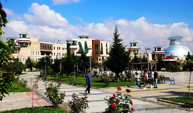 Nevşehir Hacı Bektaş Veli Üniversitesi (NEVÜ) : ''Öğrencilerini Bilgilendirmek Amacıyla Stant Açtı''