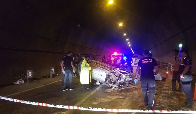 "Tünelde Kontrolden Çıkan Otomobilde Korkunç Kaza: 2 Kişi Hayatını Kaybetti"