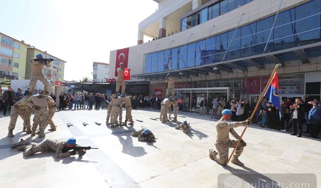 Komandolardan 100. Yıl Gösterisi