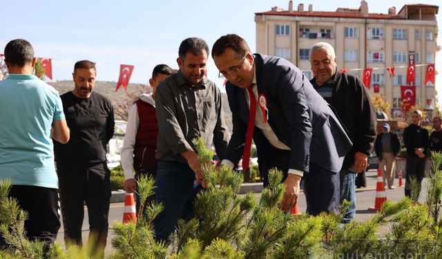 Nevşehir Belediyesi: 'Cumhuriyetin 100. Ylında 100 Bin Fidan Dağıttı'