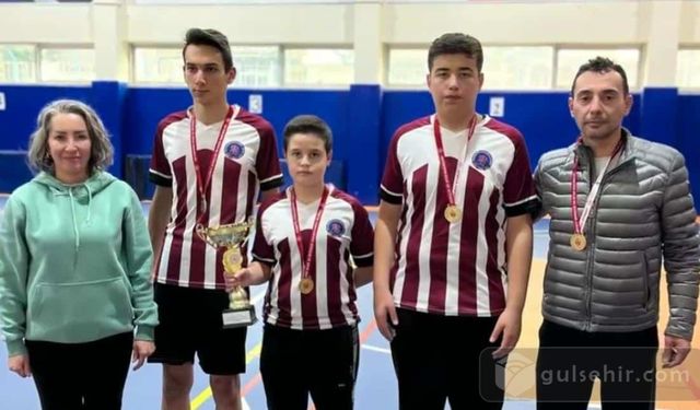 Nevşehir Anadolu Lisesi, Masatenisi İl Şampiyonasında Zirveye Çıkarak Bölge Şampiyonasına Katılmaya Hak Kazandı