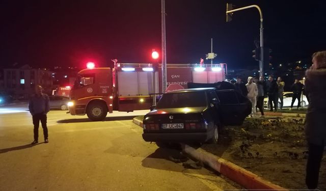 "Çanakkale'de Trafik Kazası: 3 Yaralı