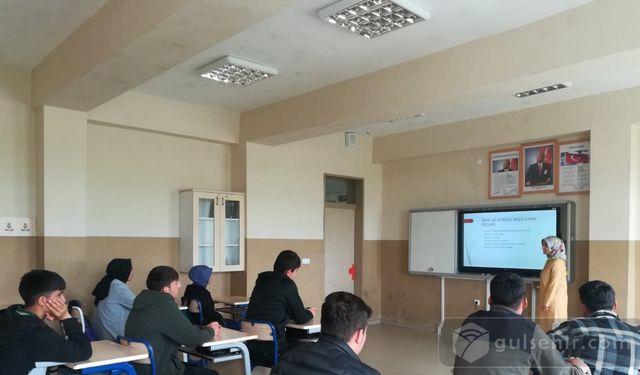 "Doğru Kariyer Yolculuğu: Öğrencilere Yönelik Meslek Seçimi Semineri"