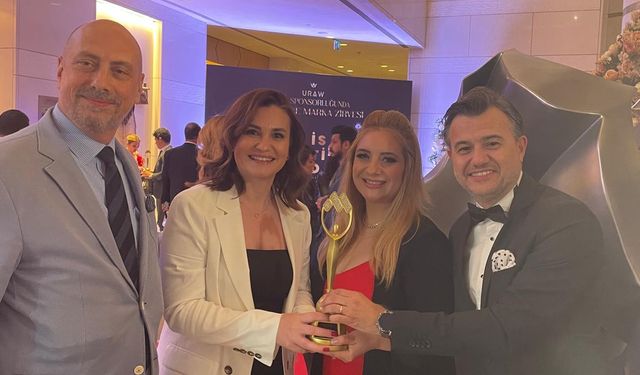 TRPharm, Sağlıkta Yapay Zeka İnovasyonuyla Türkiye Altın Marka Ödülü'nü Kazandı