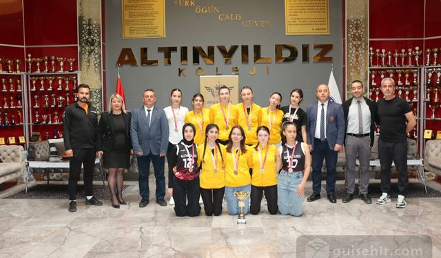 Altınyıldız Koleji Fen ve Anadolu Lisesi Voleybol Takımları Çifte Şampiyonluk Kazandı!