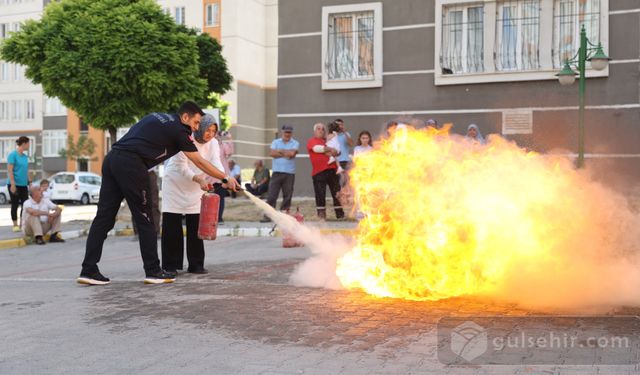 İtfaiye mahalle sakinleri ve apartman sakinlerine yangın egitimi verdi